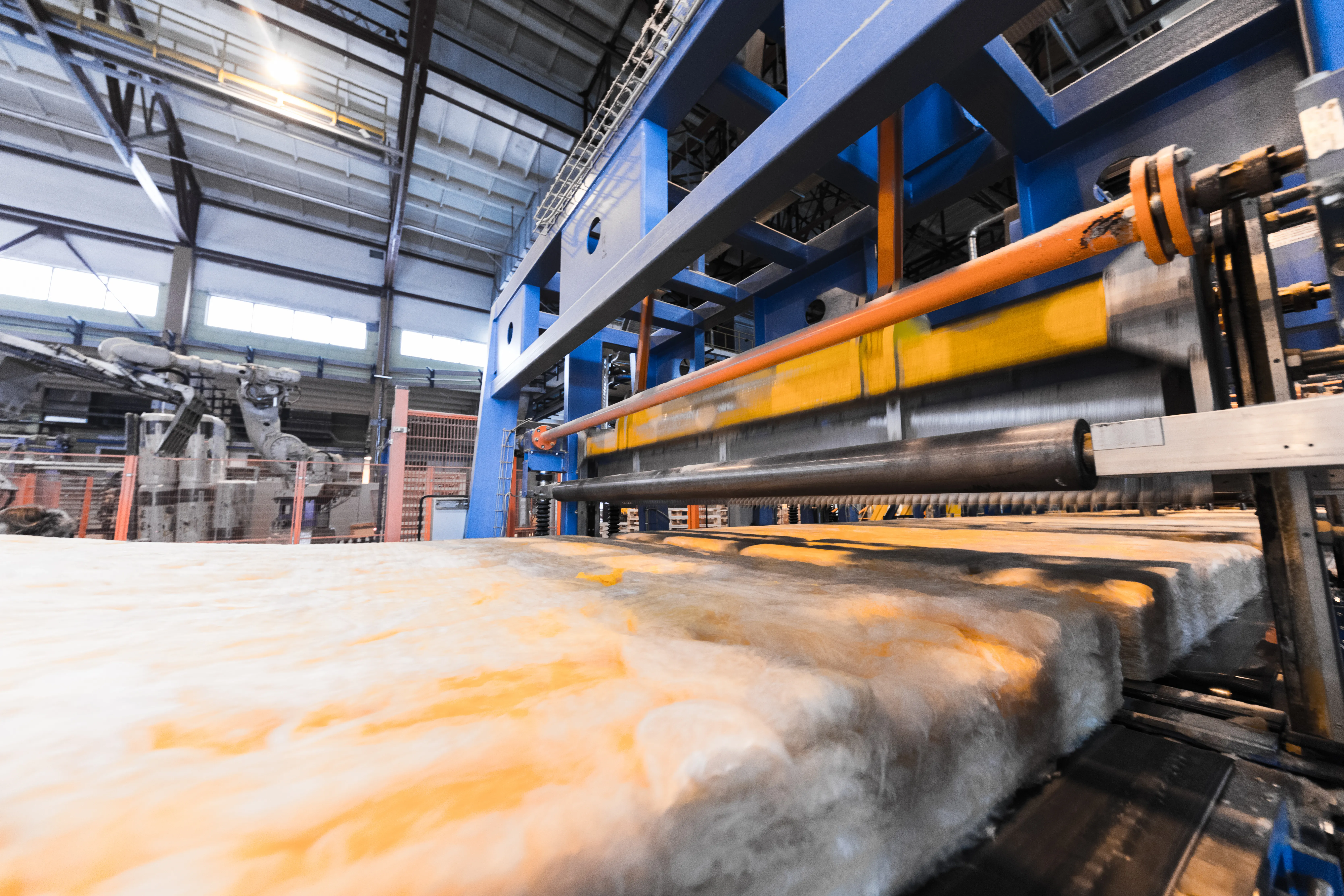 Fotografía dentro de una fábrica que se dedica a hacer materia prima para la industria de composites.